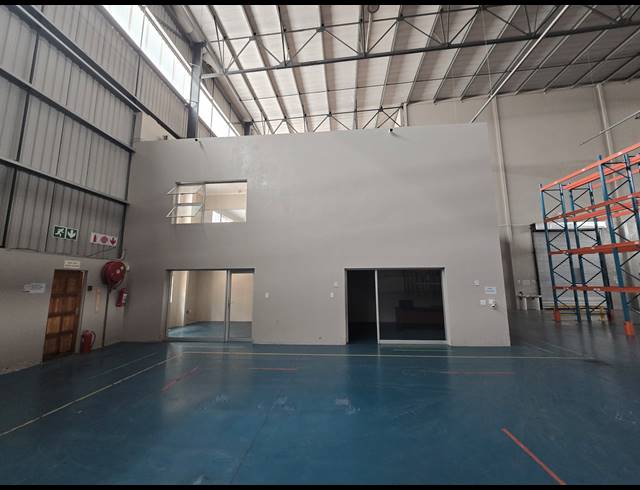 3,234M² WAREHOUSE FOR SALE IN COSMO BUSINESS PARK